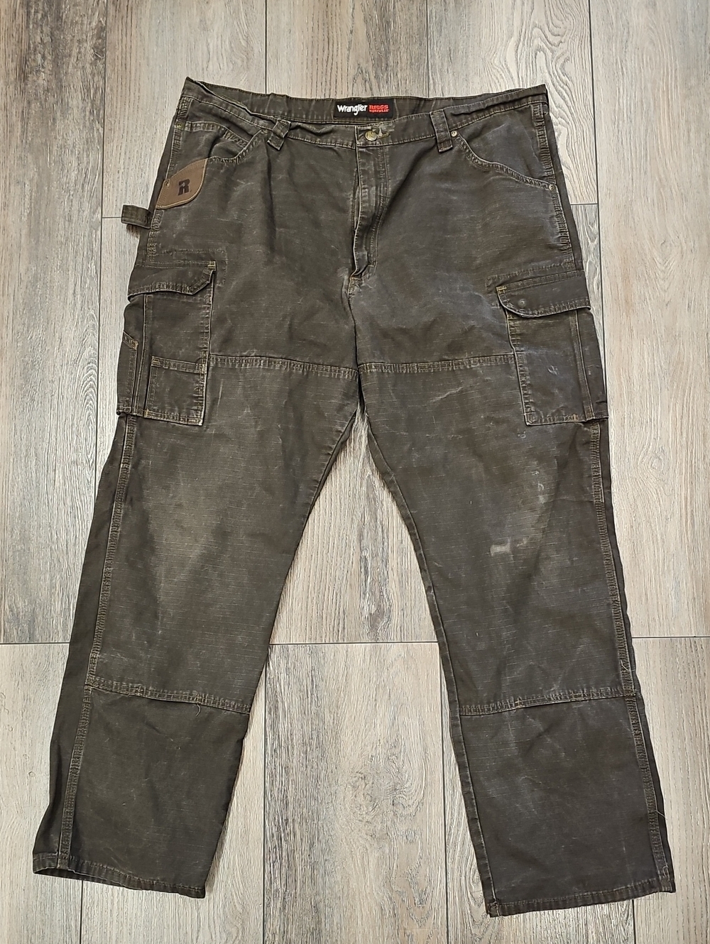 Wrangler, Dark Brown Canvas Cargo Pants, Utility Pockets. Men's,  Work, Travel